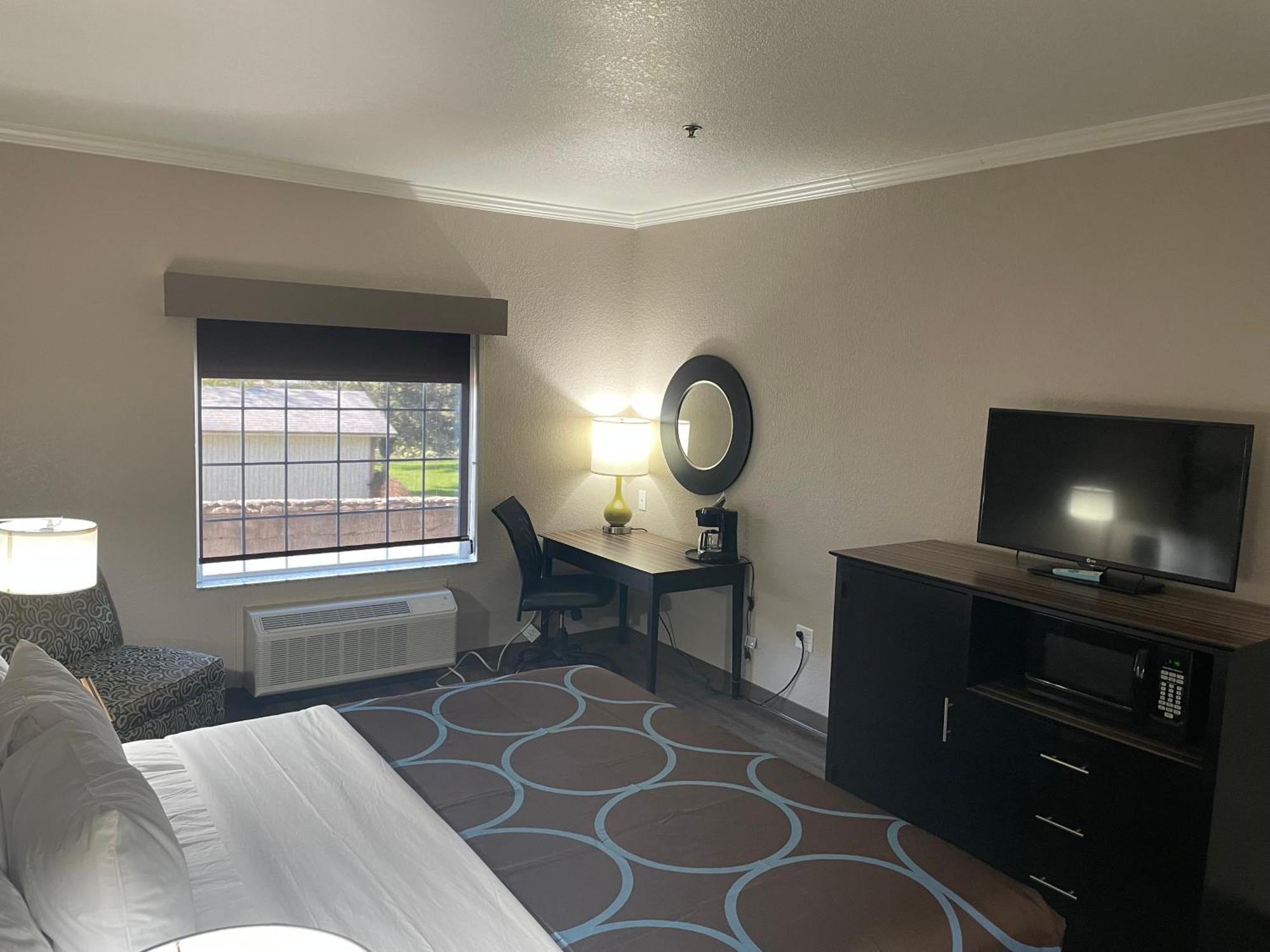 Отель Super 8 By Wyndham San Antonio/Alamodome Area Экстерьер фото